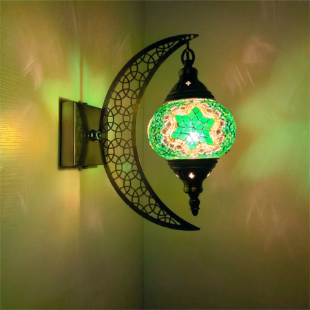Oosterse stijl maan wandlamp met mozaïek bevestigd aan een muur